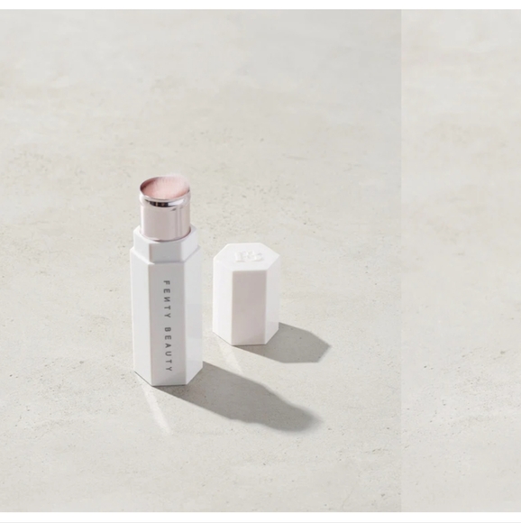 Fenty Beauty Portable Highlighter Brush 140 - Picture 3 of 8